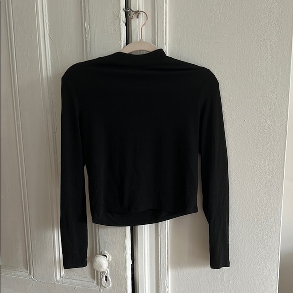 Elegant Black Women's Top - Picture 1 of 2